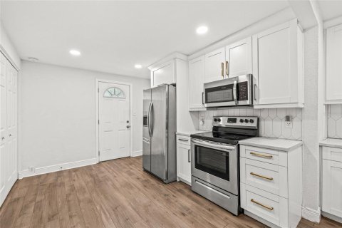 House in Tampa, Florida 2 bedrooms, 85.1 sq.m. № 2198330 - photo 15