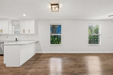 House in Tampa, Florida 2 bedrooms, 85.1 sq.m. № 2198330 - photo 12