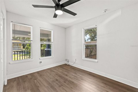House in Tampa, Florida 2 bedrooms, 85.1 sq.m. № 2198330 - photo 22