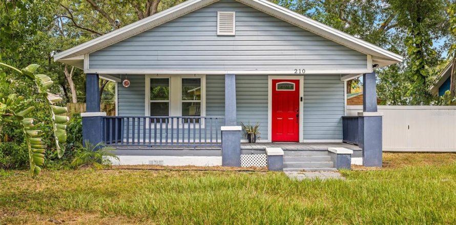 House in Tampa, Florida 2 bedrooms, 85.1 sq.m. № 2198330