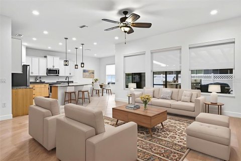 House in Wesley Chapel, Florida 4 bedrooms, 243.13 sq.m. № 1782681 - photo 16