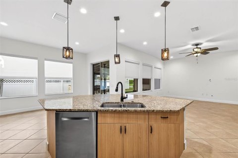 House in Wesley Chapel, Florida 4 bedrooms, 243.13 sq.m. № 1782681 - photo 12