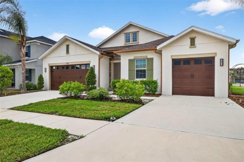 House in Wesley Chapel, Florida 4 bedrooms, 243.13 sq.m. № 1782681 - photo 1