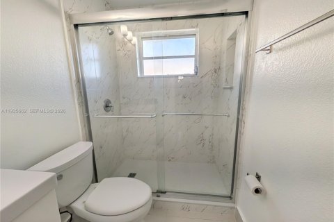 Apartment in Hallandale Beach, Florida 1 bedroom, 484.95 sq.m. № 2001560 - photo 15