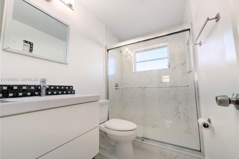 Apartment in Hallandale Beach, Florida 1 bedroom, 484.95 sq.m. № 2001560 - photo 14