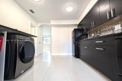 Apartment in Hallandale Beach, Florida 1 bedroom, 484.95 sq.m. № 2001560 - photo 8