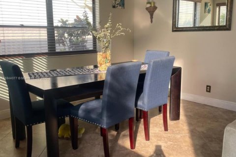 House in Boca Raton, Florida 3 bedrooms, 169.83 sq.m. № 1849098 - photo 7