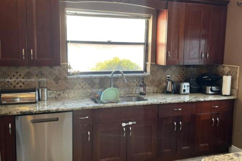 House in Boca Raton, Florida 3 bedrooms, 169.83 sq.m. № 1849098 - photo 9