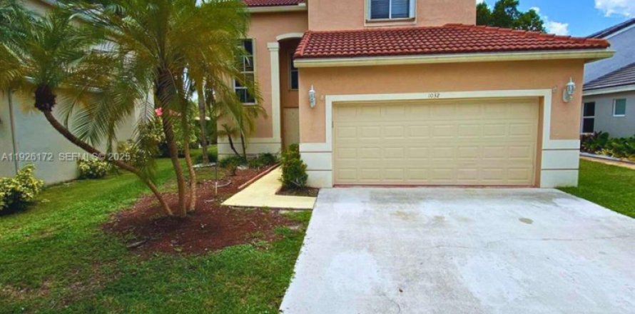 House in Weston, Florida 5 bedrooms, 199.18 sq.m. № 1985759