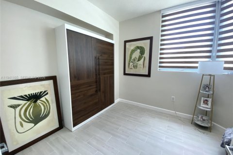 Condo in Miami, Florida, 2 bedrooms  № 1998117 - photo 6