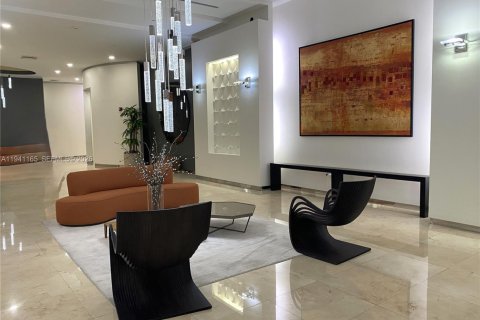 Condo in Miami, Florida, 2 bedrooms  № 1998117 - photo 29