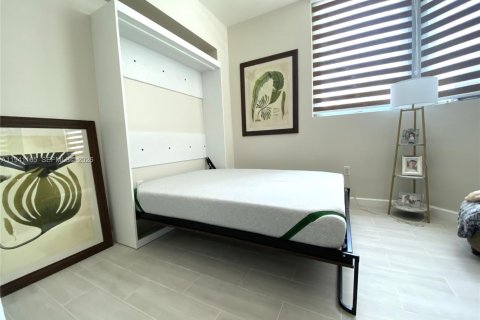 Condo in Miami, Florida, 2 bedrooms  № 1998117 - photo 7