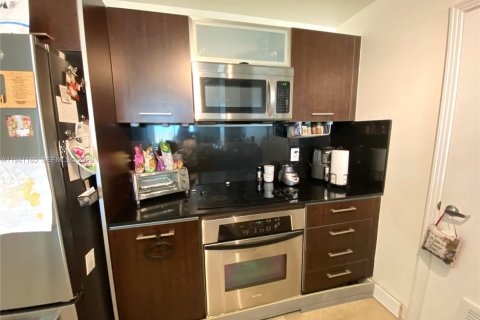 Condo in Miami, Florida, 2 bedrooms  № 1998117 - photo 11