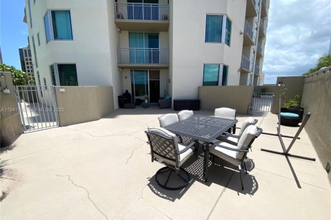 Condo in Miami, Florida, 2 bedrooms  № 1998117