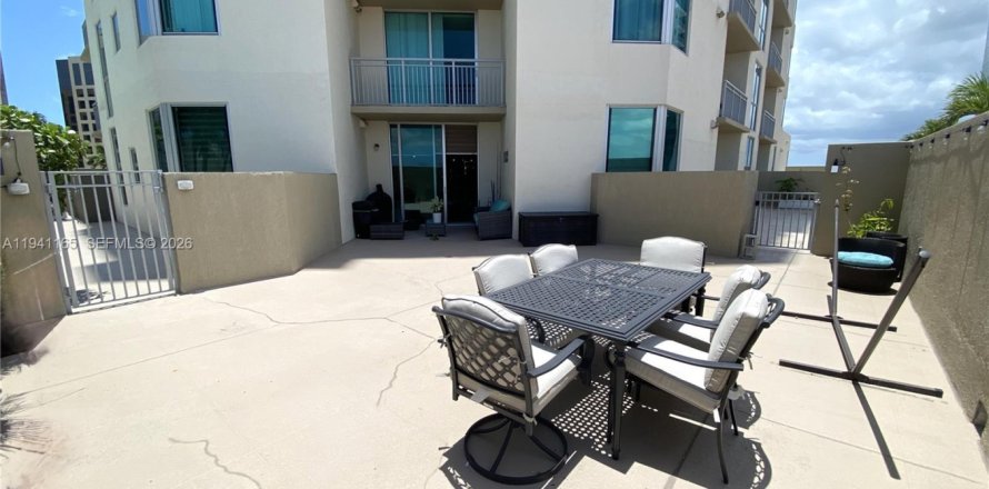 Condo in Miami, Florida, 2 bedrooms  № 1998117