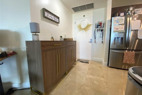 Condo in Miami, Florida, 2 bedrooms  № 1998117 - photo 16