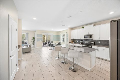Casa en venta en Davenport, Florida, 6 dormitorios, 305.74 m2 № 2217383 - foto 8