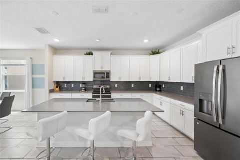 Casa en venta en Davenport, Florida, 6 dormitorios, 305.74 m2 № 2217383 - foto 9