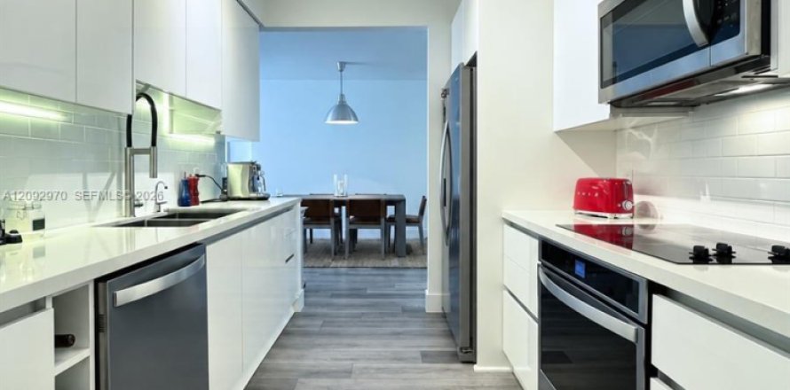 Condominio en Fort Lauderdale, Florida, 1 dormitorio  № 2383262