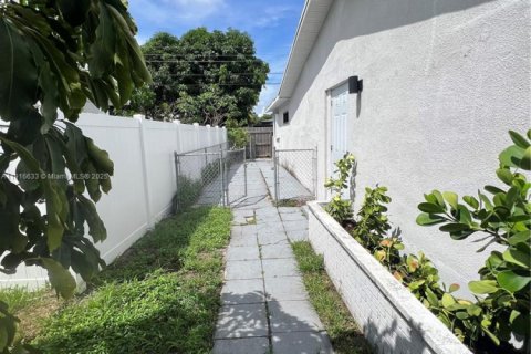 Villa ou maison à louer à Pompano Beach, Floride: 3 chambres, 133.69 m2 № 1973664 - photo 24