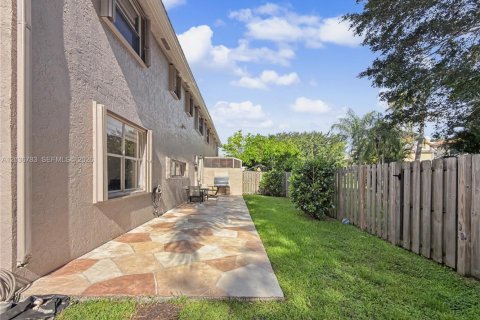 House in Cooper City, Florida 4 bedrooms, 237.09 sq.m. № 2086930 - photo 15