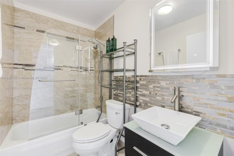 Condo in Delray Beach, Florida, 2 bedrooms  № 1827450 - photo 21
