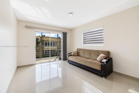 Condo in Delray Beach, Florida, 2 bedrooms  № 1827450 - photo 17