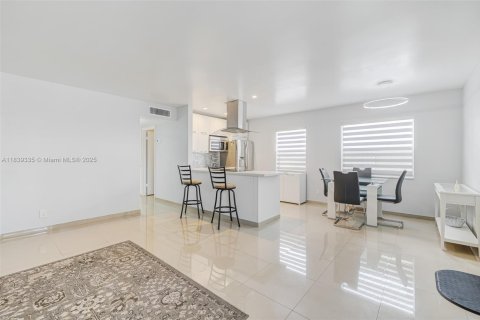 Condo in Delray Beach, Florida, 2 bedrooms  № 1827450 - photo 7