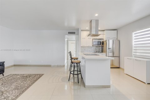 Condo in Delray Beach, Florida, 2 bedrooms  № 1827450 - photo 3