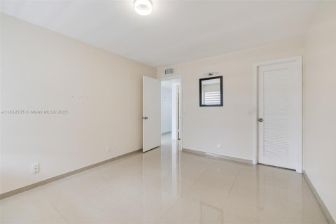 Condo in Delray Beach, Florida, 2 bedrooms  № 1827450 - photo 14
