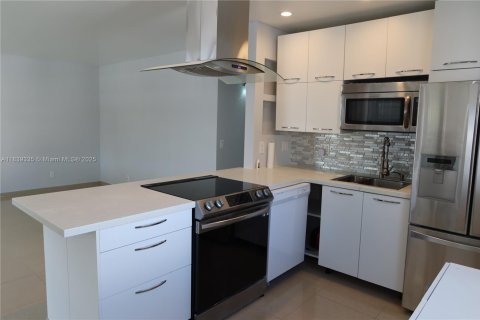 Condo in Delray Beach, Florida, 2 bedrooms  № 1827450 - photo 6