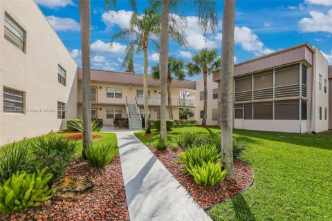 Condo in Delray Beach, Florida, 2 bedrooms  № 1827450 - photo 1