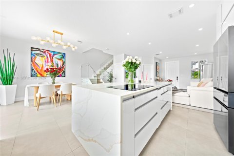 Купить таунхаус в Дорал, Флорида 3 спальни, 141.21м2, № 2047913 - фото 4
