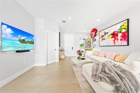 Купить таунхаус в Дорал, Флорида 3 спальни, 141.21м2, № 2047913 - фото 8