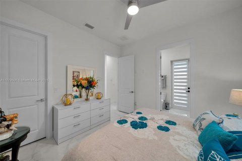 House in Cape Coral, Florida 3 bedrooms, 173.54 sq.m. № 1714403 - photo 20
