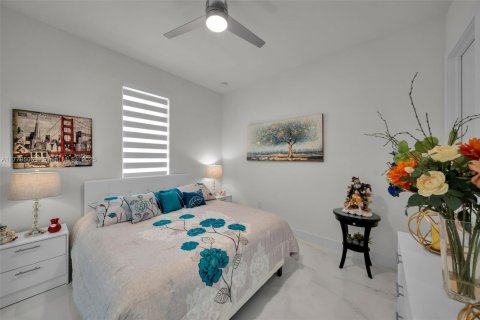 House in Cape Coral, Florida 3 bedrooms, 173.54 sq.m. № 1714403 - photo 19