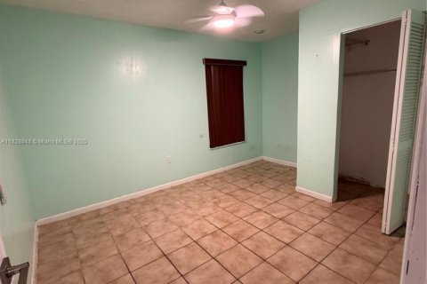 House in Hialeah, Florida 4 bedrooms, 126.81 sq.m. № 1802696 - photo 8