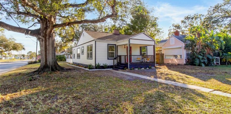 House in Saint Petersburg, Florida 2 bedrooms, 96.62 sq.m. № 1829918
