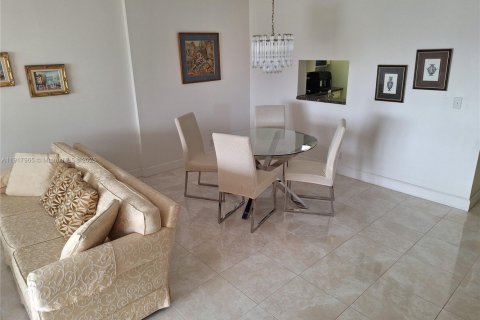 Купить кондоминиум в Дания-Бич, Флорида 2 спальни, 106.28м2, № 1973253 - фото 3