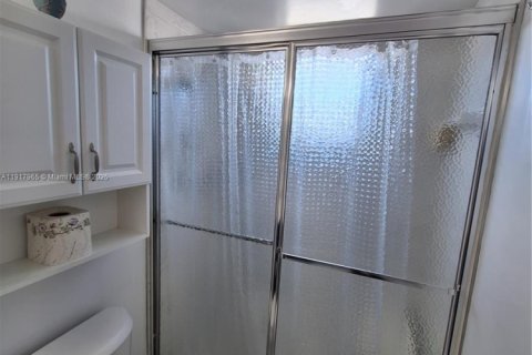 Купить кондоминиум в Дания-Бич, Флорида 2 спальни, 106.28м2, № 1973253 - фото 12