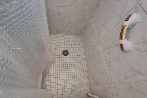 Купить кондоминиум в Дания-Бич, Флорида 2 спальни, 106.28м2, № 1973253 - фото 17