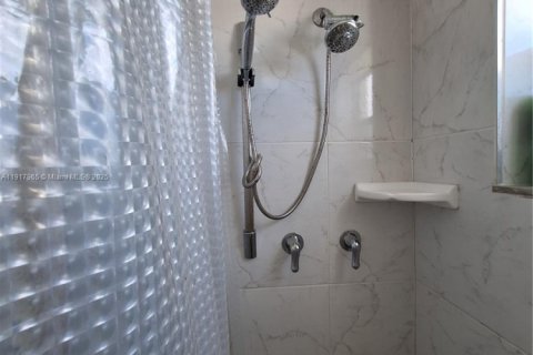 Купить кондоминиум в Дания-Бич, Флорида 2 спальни, 106.28м2, № 1973253 - фото 16