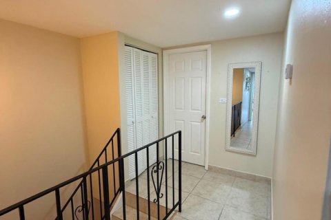 Touwnhouse à vendre à Miami, Floride: 3 chambres, 128.76 m2 № 2146840 - photo 13