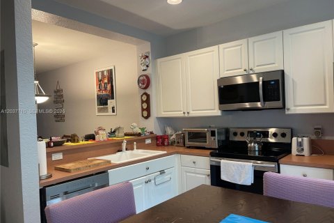 Townhouse in Plantation, Florida 2 bedrooms, 118.91 sq.m. № 2086680 - photo 13