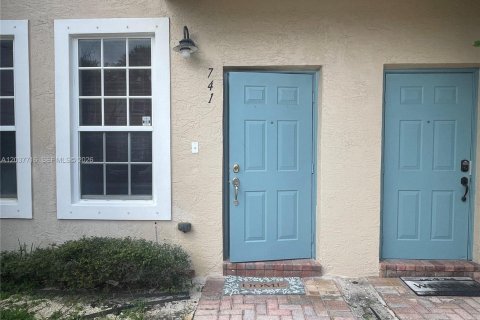 Townhouse in Plantation, Florida 2 bedrooms, 118.91 sq.m. № 2086680