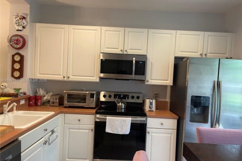 Townhouse in Plantation, Florida 2 bedrooms, 118.91 sq.m. № 2086680 - photo 12