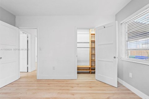 House in Miami, Florida 3 bedrooms, 114.27 sq.m. № 1994960 - photo 17