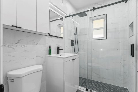 House in Miami, Florida 3 bedrooms, 114.27 sq.m. № 1994960 - photo 13