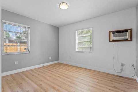 House in Miami, Florida 3 bedrooms, 114.27 sq.m. № 1994960 - photo 16