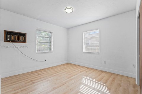 House in Miami, Florida 3 bedrooms, 114.27 sq.m. № 1994960 - photo 18